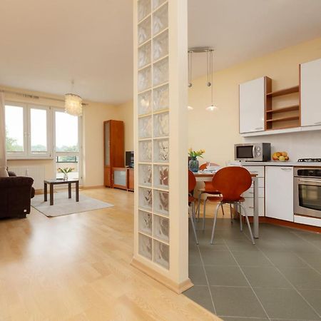 Spacious & Quiet 1 Bedroom Apartment In Pruszkow By Noclegi Renters Exteriör bild