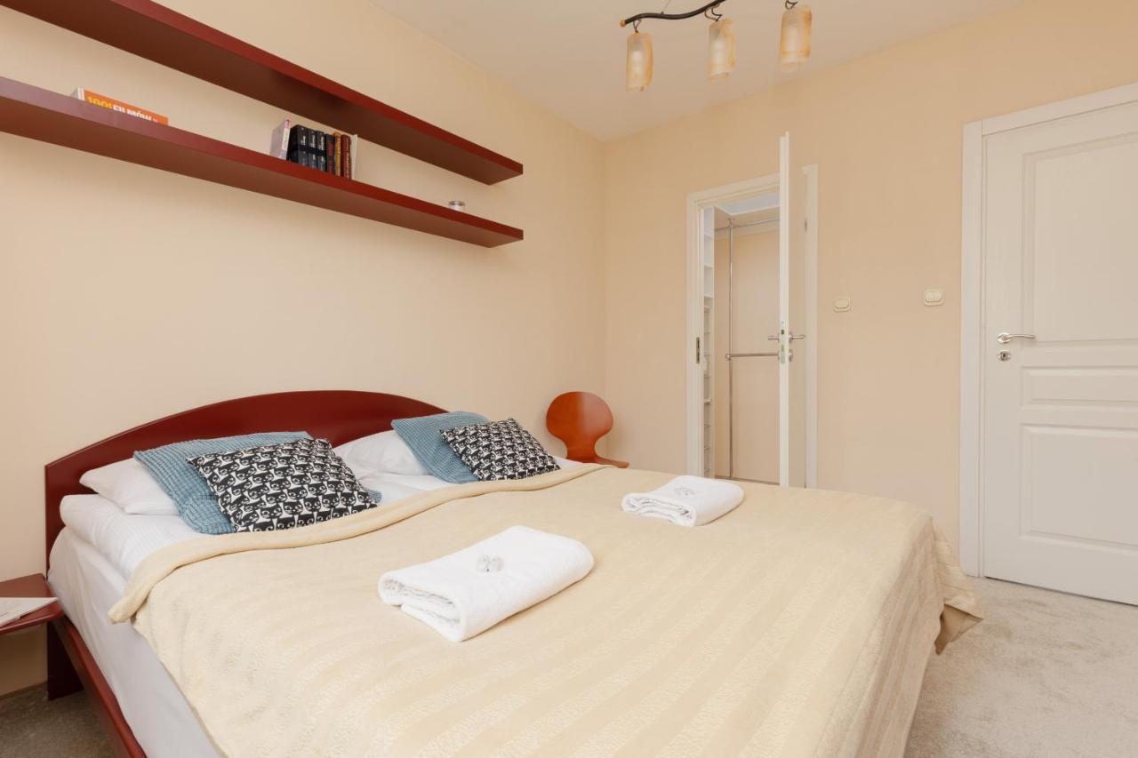 Spacious & Quiet 1 Bedroom Apartment In Pruszkow By Noclegi Renters Exteriör bild